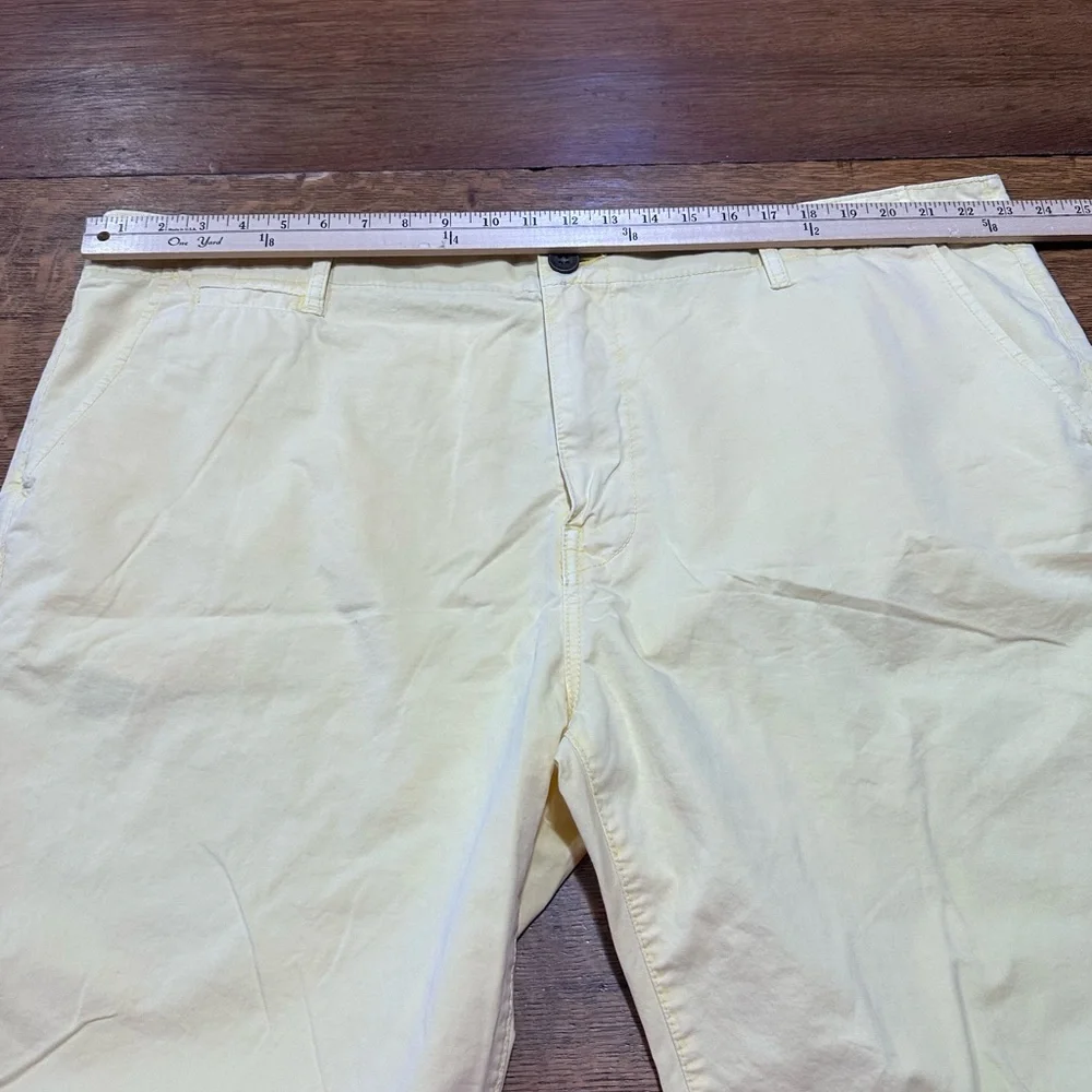 True Religion butter yellow men’s shorts sz 44 vacation resort wear‎